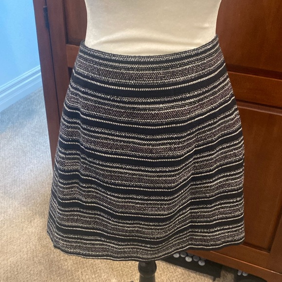 LOFT outlet midsize skirt, size medium - Picture 1 of 3